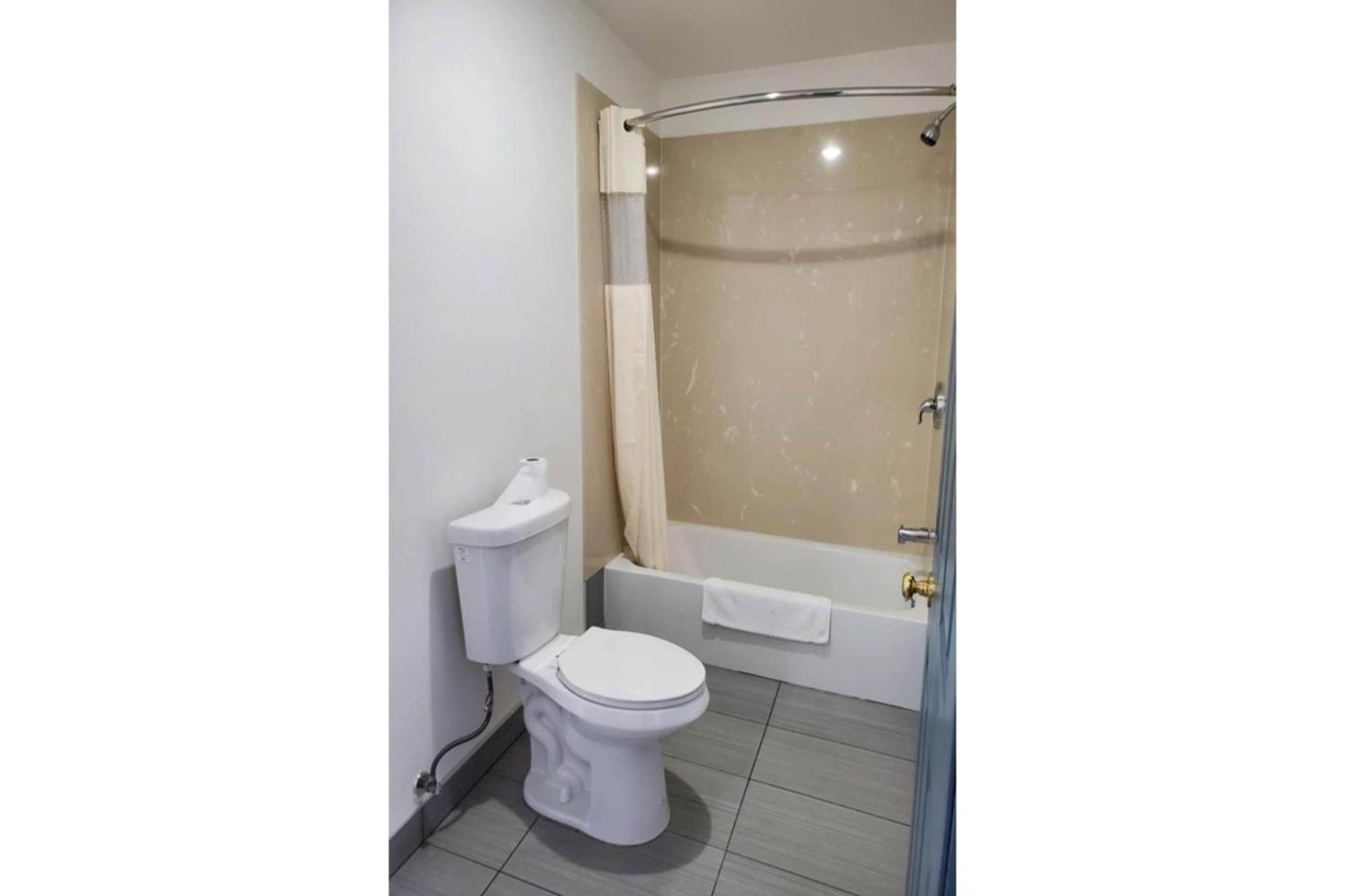 Premier Inn & Suites -Listing Partner Oakland Ngoại thất bức ảnh